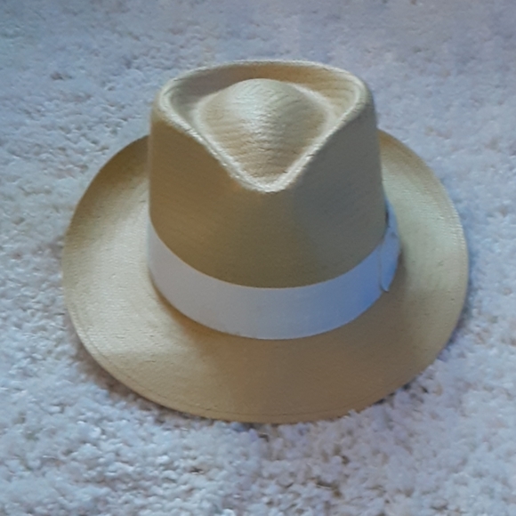 Fedora - Picture 4 of 4